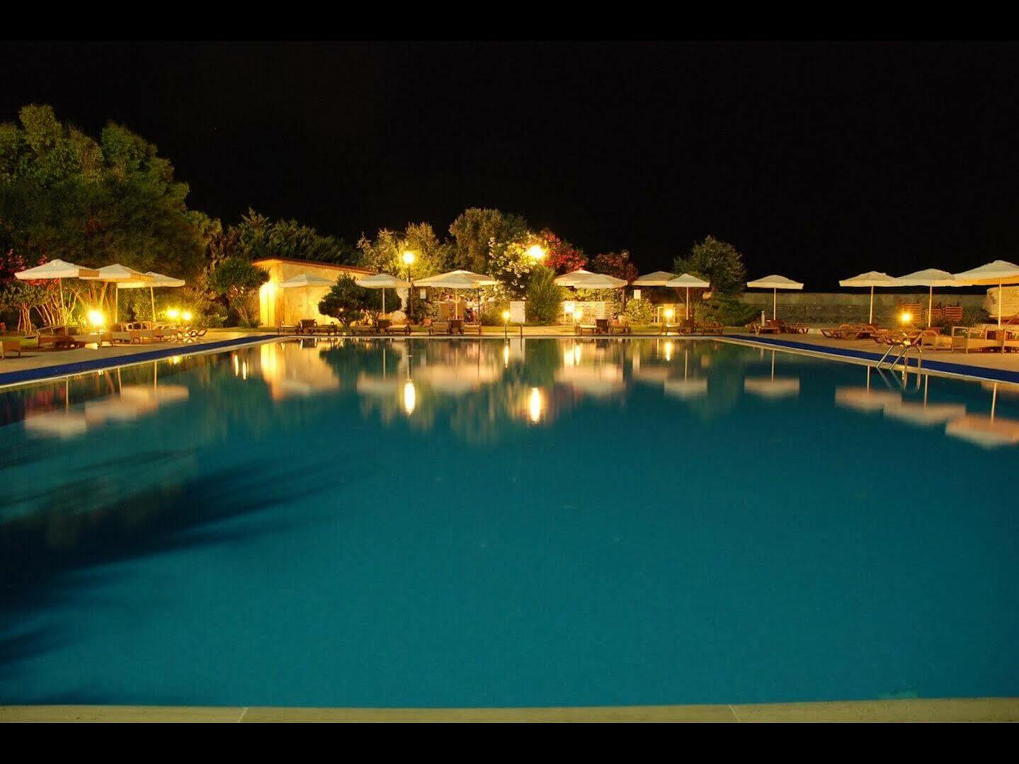 Babaylon Hotel Cesme Exterior foto